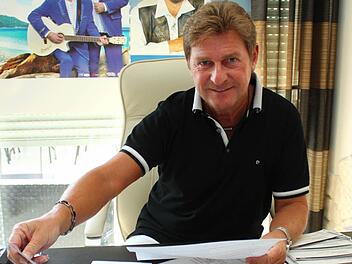 Rainer Ludwig in seinem Büro in Kulmbach. Foto: Jürgen Gärtner