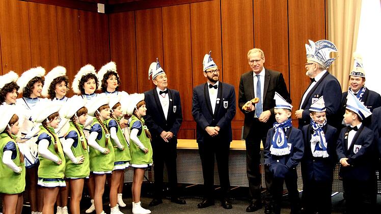 Impressionen vom Herzogenauracher Rathaussturm  Richard Sänger