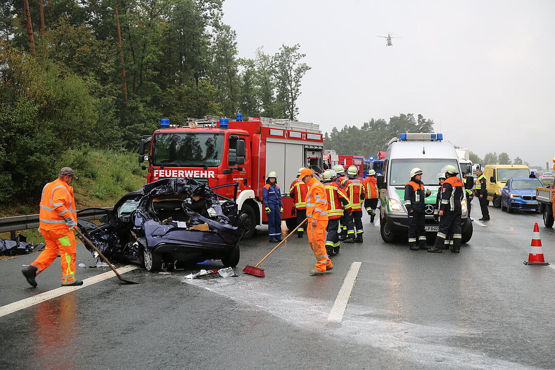 Schwerer Unfall nach Starkregen auf A9 bei Bayreuth