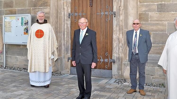 Vor 71 Jahren erhielten sie 1950 erstmals den Leib Christi aus den Händen von Pfarrer Karl Römer.