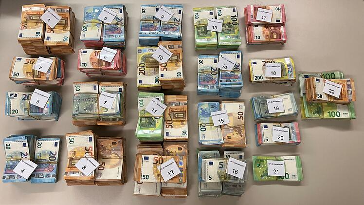 Erneut großer Geldfund auf A3: Polizei findet 500.000 Euro in Auto-Schmuggelversteck