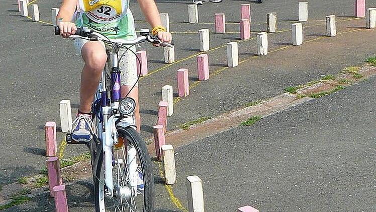 Sophie Orleth (32) lässt im Fahrradparcours alle Klötzchen stehen.