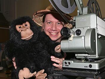 Beim Auftritt von Ralph Turnheim darf Stoffaffe Cheetah nicht fehlen.Foto: Gerd Schaar