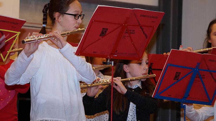 Das Flötenensemble sendete mit "Deck the Hall" einen weihnachtlichen Gruß. Foto: Denise Burkhardt
