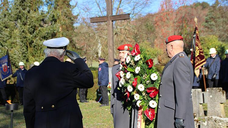 Feierstunde zum Volkstrauertag auf dem Parkfriedhof in Bad Kissingen. Foto: Benedikt Borst