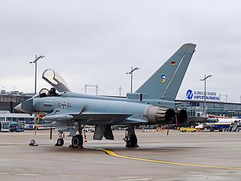 Flughafen Nürnberg: Zwei Eurofighter Typhoon landen am Airport Nürnberg - das steckt dahinter
