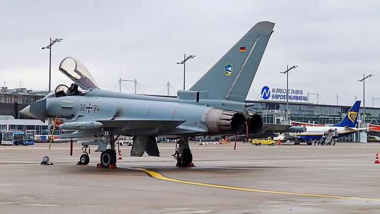 Flughafen Nürnberg: Zwei Eurofighter Typhoon landen am Airport Nürnberg - das steckt dahinter