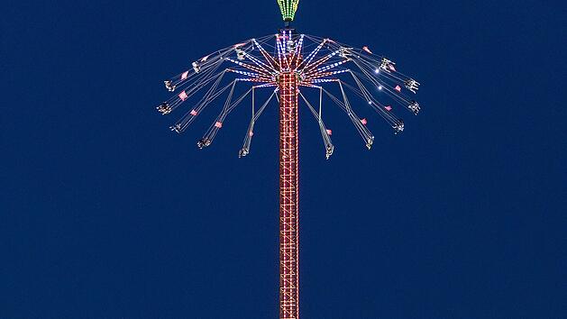 Hofer Volksfest 2023: Diese Fahrgesch&auml;fte warten auf die Besucher - Riesenrad, "The King" und Co
