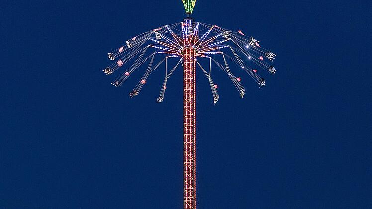 Hof: Riesenrad, Wildwasser, "The King" und Co. - diese Fahrgeschäfte sorgen beim Volksfest für Unterhaltung