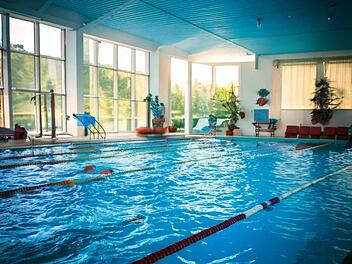 Burglengenfeld in Bayern: Sexuelle Belästigung im Schwimmbad - elfjährige Mädchen unsittlich angefasst?