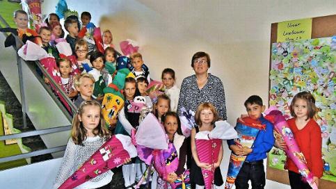 Lesen, Schreiben, Rechnen: Lehrerin Karin Ceymann unterrichtet die 1b.