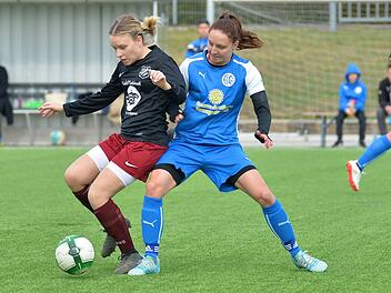 Wie hier gegen Hetzles am vorletzten Spieltag verlor Herzogenaurach um Elena Dehmer (r.) auch gegen Oberreichenbach.  Foto: Picturedreams/Archiv