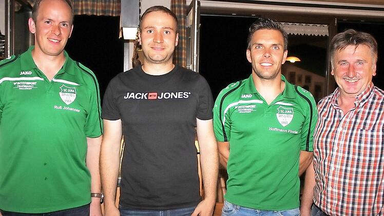 Der neue Hauptvorstand mit von links Vorstandsvorsitzender und Verwaltungs- und Finanzvorstand Johannes Ru&szlig;, Vorsitzender im Bereich Wirtschaft und Veranstaltungen Johannes Reinlein, Sportvorstand Florian Hoffmann und Vorsitzender der Abteilung Liegenschaften Franz Herold Fotos: Roland Dietz