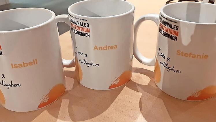 Die Helfer bekamen jeweils Tassen mit ihren Namen.