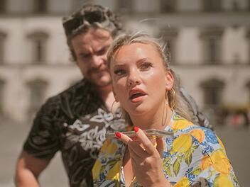 W&auml;hrend sich Evelyn Burdecki Florenz anschaut, bekommt sie pl&ouml;tzlich einen beunruhigenden Anruf.