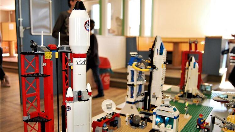 Eine Stadt mit allem, was dazugehört - vom Riesenrad bis zum Weltraumbahnhof. Foto: Sigismund von Dobschütz