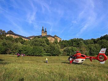 Am Freitag gab es gleich zwei Schwerverletzte bei Freizeitsport-Unf&auml;llen im Landkreis Lichtenfels: Gegen 18 Uhr st&uuml;rzte ein Gleitschirmflieger in Neubanz, nahe des Klosters Banz, ab. Fotos: Merzbach/News5