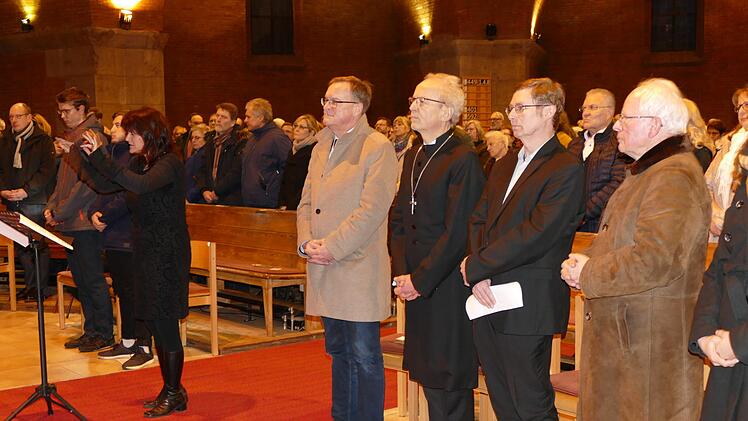Viele Menschen gedachten der Opfer des Zweiten Weltkrieges in Bamberg und weit darüber hinaus.Marion  Krüger-Hundrup