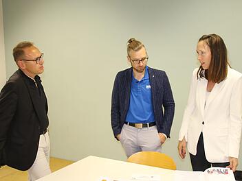 Bürgermeister Mario Götz, Daniel Korn (Kommunale Jugendarbeit), und Projektmanagerin Antje Rink.  Foto: Hilmar Ruppert