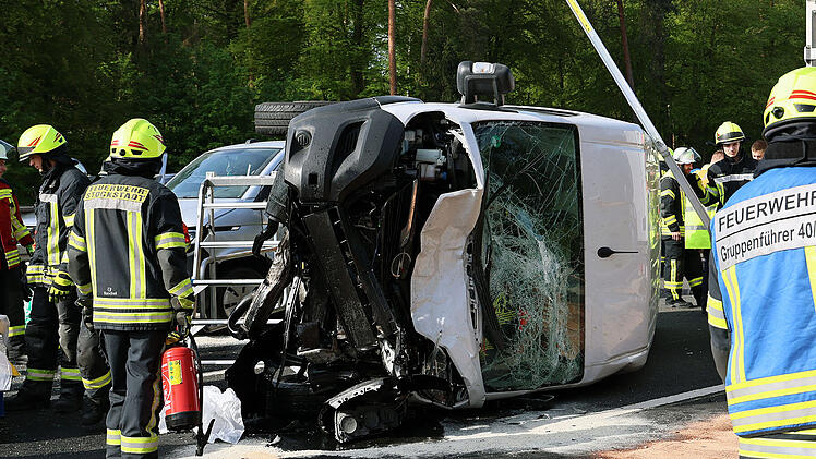 A3 bei Stockstadt: Verletzte nach schwerem Unfall - Autobahn für eine Stunde gesperrt
