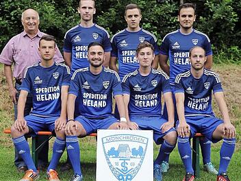 Der TSV M&ouml;nchr&ouml;den stellte seine Neuzug&auml;nge f&uuml;r den Beziksligakader vor, hintere Reihe (von links): Pr&auml;sident Hans Joachim Lieb, Marco Bornitzky (vom SV Gro&szlig;garnstadt), Alexander Stutzky (vom FC Adler Weidhausen), Ahmed Gasmi (vom TSV M&ouml;nchr&ouml;den II); vordere Reihe: Luca Endler (vom FC Coburg), Murat Kirtay (von Bosporus Coburg), Kai M&uuml;ller (vom TBVfL Neustadt/Wildenheid) und Kevin Treubel (vom TSV Oberlauter); es fehlt im Bild Benedikt Carl (von der JFG R&ouml;dental). Foto: Timo Geldner