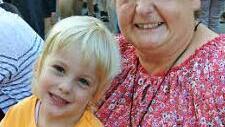 Oma und Enkelin im Glück. Lena und Brigitte Hamm.