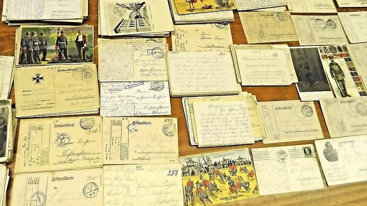 Eine Auswahl von Briefen und Karten, die im ersten Weltkrieg in Lichtenstein ankamen.  Foto: Manfred Greinke