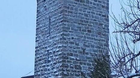 Vom Vehnturm herab wurde in Herzogenaurach früher das neue Jahr begrüßt. Unser Bild zeigt ihn verschneit im Winter 2006. Foto: maw