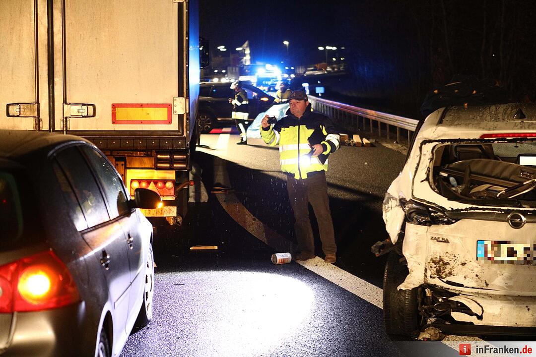 Kleintransporter prallt auf A9 auf Stauende – Ein Toter, ein Schwerverletzter