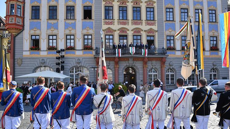 Impressionen vom Einzug am Freitagnachmittag.  Foto: Ronald Rinklef
