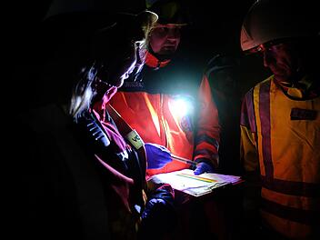 Laut Kreisbrandinspektor liefen die Absprachen zwischen Feuerwehr und Rettungsdienst "hervorragend".  Fotos: Gerd Schaar