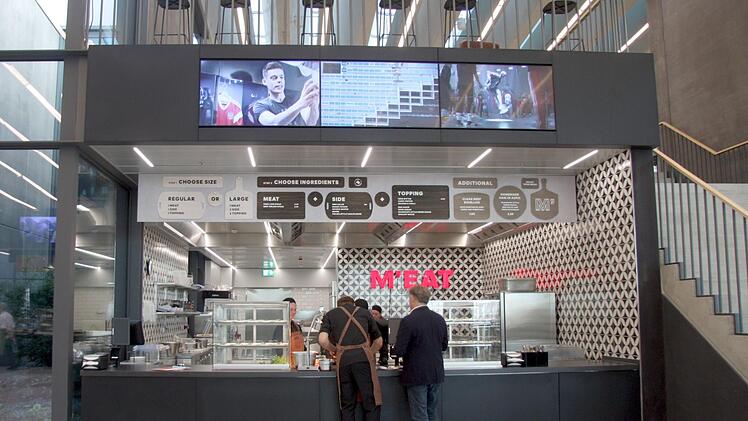 Impressionen von der Einweihung des "Halftime"     Foto: Richard Sänger