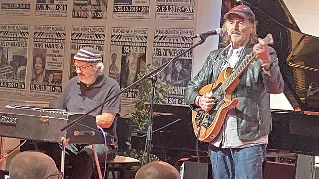 Mit 76 Jahren stand Blueslegende J&uuml;rgen Kerth auf der Piano-B&uuml;hne Kleinhenz in Reith.
