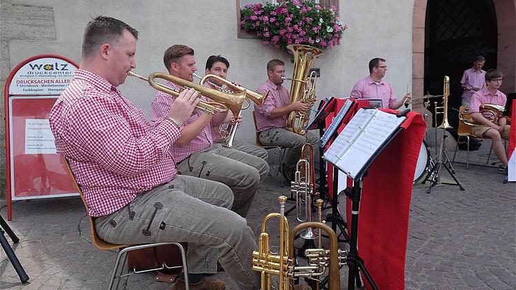 Ziegenfest am Marktplatz in Hammelburg  Foto: Gerd Schaar