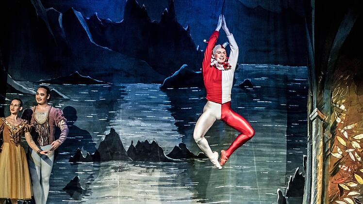 Impressionen vom "Schwanensee"-Gastspiel im Coburger Kongresshaus.Foto: Jochen Berger