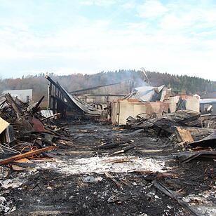 Altenkunstadt: Lagerhalle einer Gärtnerei abgebrannt