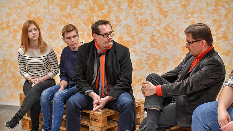 Impressionen vom Besuch im neuen Stadtsteinacher Jugendtreff. Foto: Ronald Rinklef