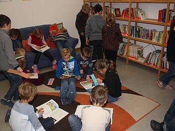 Einladend ist die neue Schulbücherei in Burglauer. Foto: Arnol.d Nöth