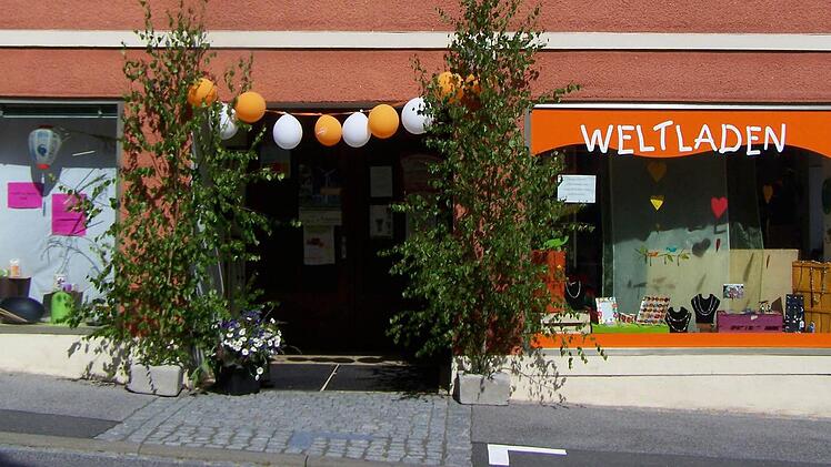 Mittlerweile gibt es den Weltladen in Ebern schon seit zehn Jahren. Der Umsatz des Fachgeschäftes für fairen Handel wächst von Jahr zu Jahr. Foto: Johanna Eckert