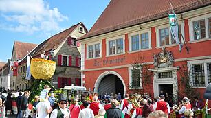 Kirchweih: einmal um die Welt