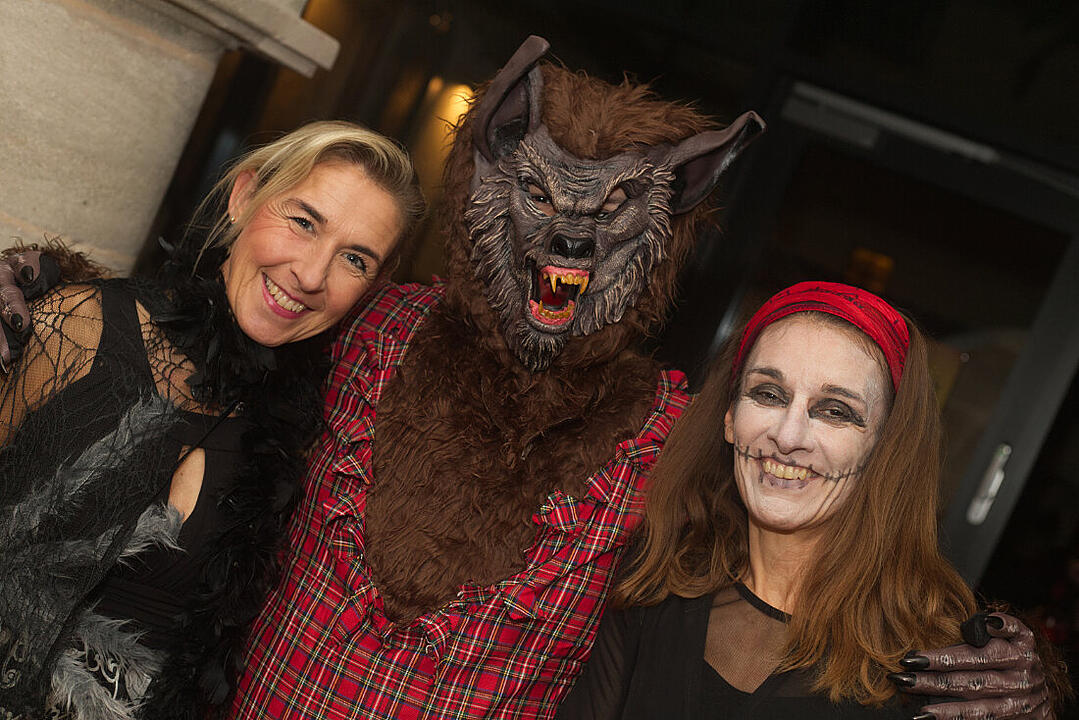 ME & MY (ZOMBIE) GIRLS HALLOWEEN