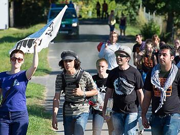 Flüchtlinge protestieren mit einem Marsch von Würzburg nach Berlin gegen die deutsche Asylpolitik. Foto: Tobias Köpplinger