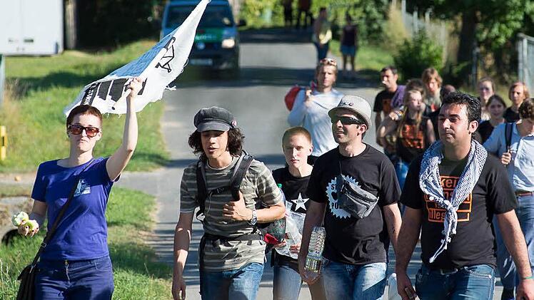 Flüchtlinge protestieren mit einem Marsch von Würzburg nach Berlin gegen die deutsche Asylpolitik. Foto: Tobias Köpplinger