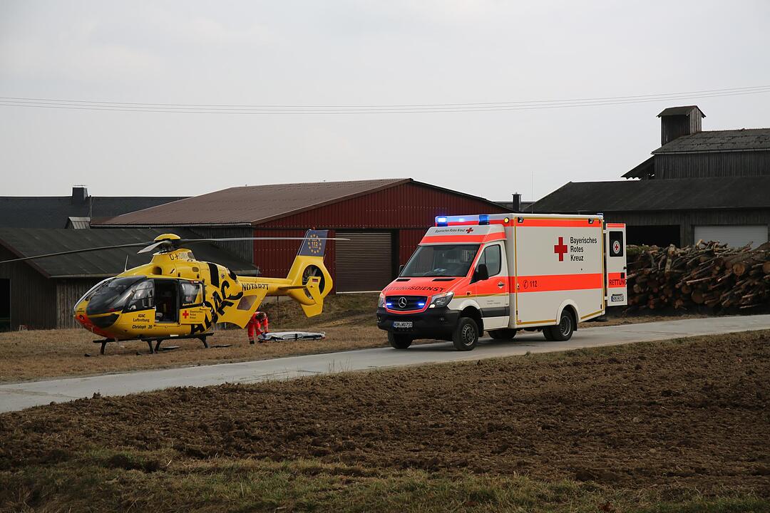 Bauarbeiter stürzt bei Abrissarbeiten in die Tiefe
