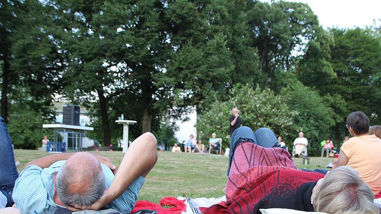 Auftakt der Erzähltheater-Reihe "Sternen-Poeten - Poesie zur Nacht" in Bad Brückenau am 21. Juni 2017. Foto: Ulrike Müller