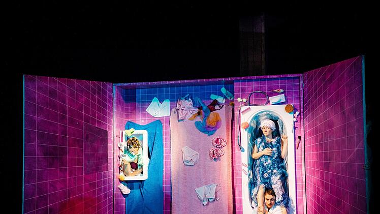 "Neues vom Tage": Szene aus der Coburger Erstaufführung von Paul Hindemiths Oper am Landestheater.Foto: Sebastian Buff