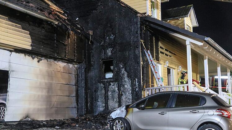 Ein Fahrzeugbrand hat am Mittwoch in Weismain einen enormen Schaden verursacht. Foto: NEWS5 / Merzbach