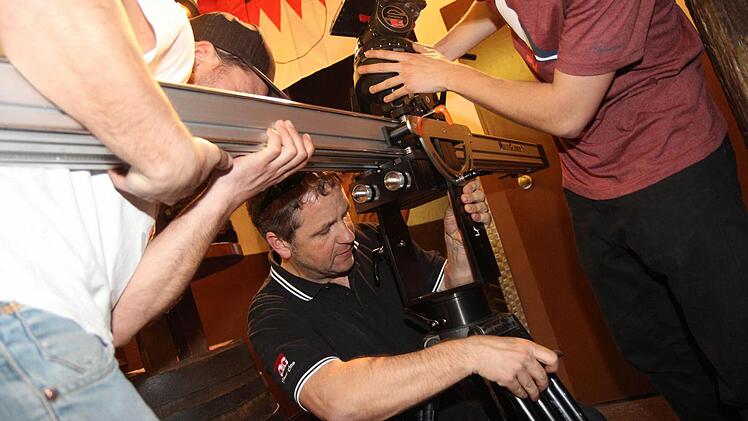 Jeder Handgriff muss sitzen: Kameramann André Albrecht. Foto: Michael Gründel