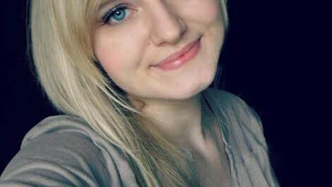 Anne K., 19 Jahre: Ich habe mich für Bamberg nicht nur wegen dem altstädtischen Charme (und den vielen Kneipen) beworben, sondern weil das Studienangebot breitgefächert ist. Ich studiere gymnasiales Lehramt. Den Ablauf von meinem Studium kann ich mir momentan nur schlecht vorstellen, da sich doch vieles von dem mütterlichen Schulsystem unterscheidet. Wenn man nicht weiß, wo sich die Unigebäude befinden, würde man auch nicht vermuten, dass sich hinter einem hübschen mittelalterlich-verschnörke...