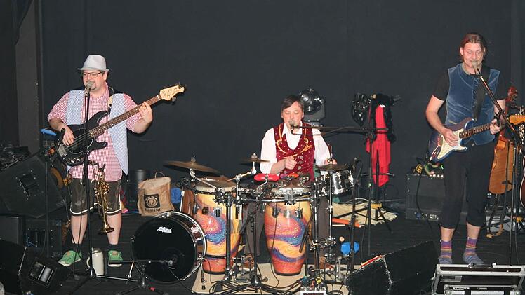 Da Huawa, da Meier und I" bei der Vorpremiere zum neuen Programm im Kleinkunst-Brettla. Foto: Klaus Klaschka
